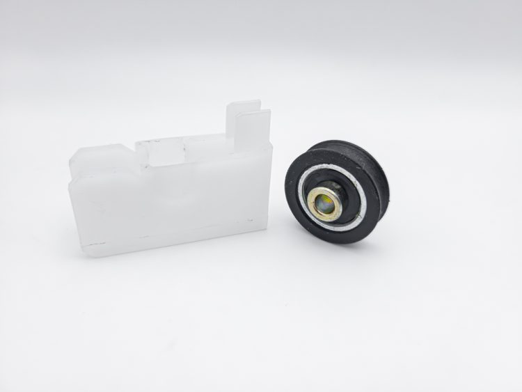 Rodamiento con carcasa de nylon para puertas y ventanas correderas. Serie 600 nylon. RAN (8 UNIDADES)