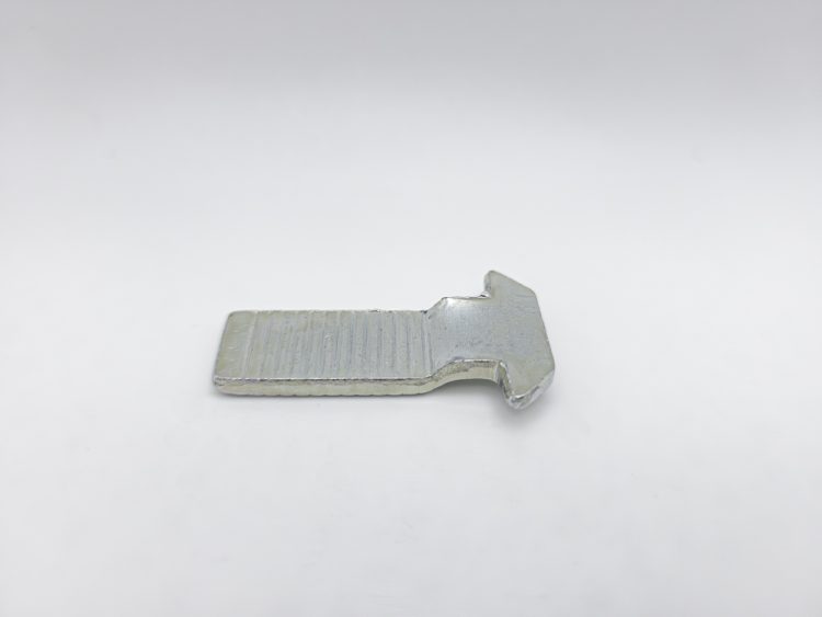 Gatillo desplazado para cierre embutido de puertas y ventanas correderas de aluminio. Longitud 33 mm. RAN (6 UNIDADES)