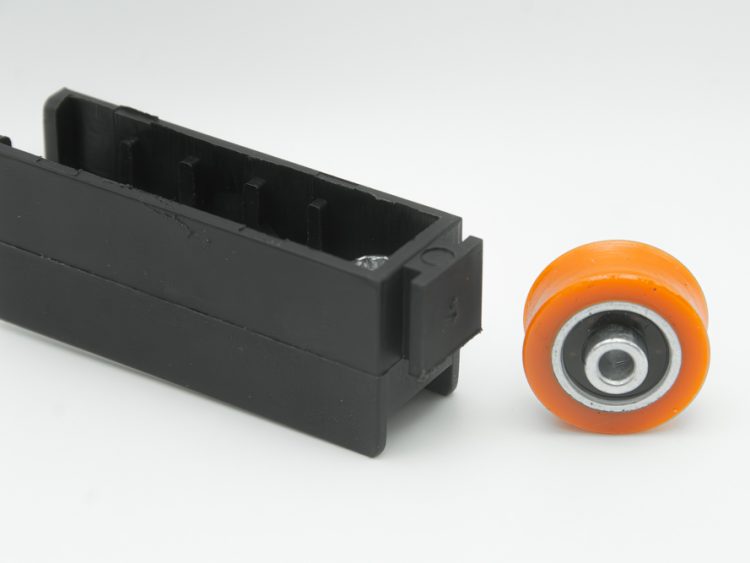 Rodamiento con carcasa de nylon para puertas y ventanas correderas. Serie Alugón S-400 nylon (8 UNIDADES)