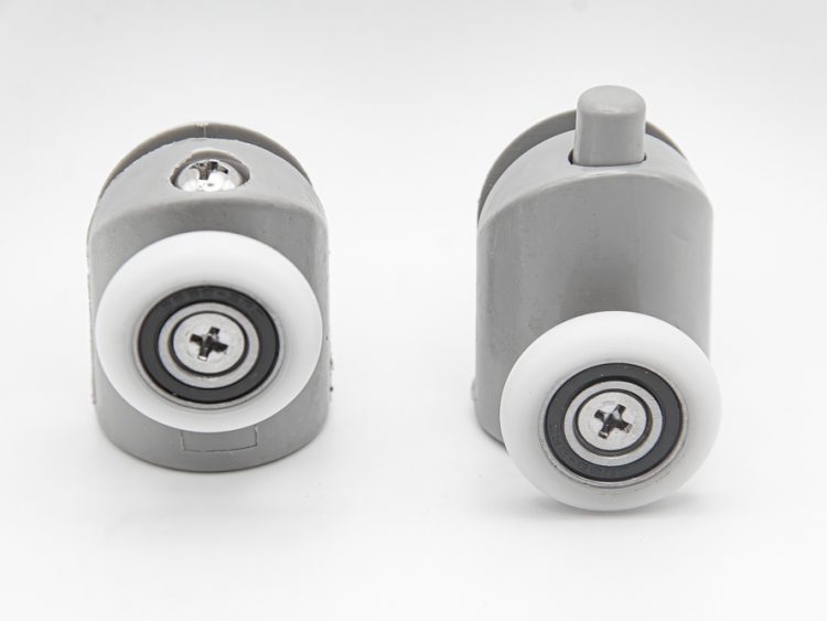 Juego de rodamientos articulados con soporte de nylon para mampara de ducha. Tornillo M4, diámetro rueda 23 mm. RAN