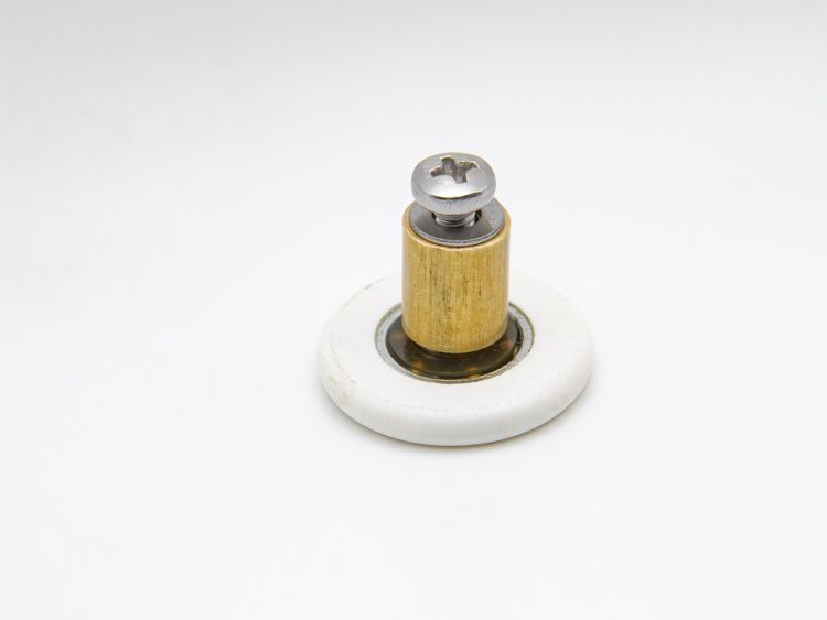 Rueda para mampara frontal con rodamiento de bolas y prolongador de 12 mm, eje roscado M4, diámetro 26 mm - RAN (4 unidades)