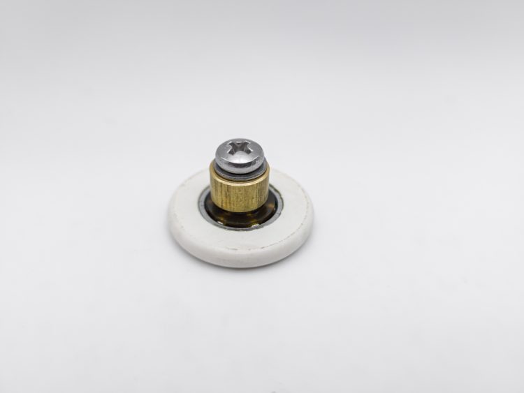 Rueda para mampara frontal con rodamiento de bolas y prolongador de 6 mm. Eje roscado M4, diámetro 26 mm. - RAN (4 unidades)