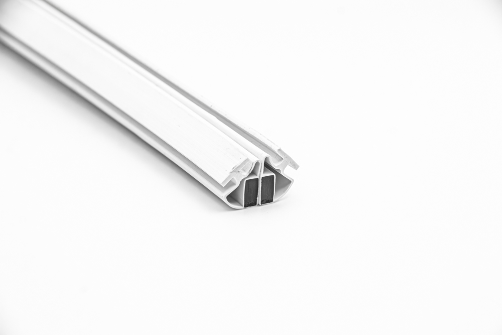 Juego de perfiles de goma magnéticos para mamparas con marco de aluminio con cierre angular (90º). Pestaña de 8 mm (2 tiras de 2 metros). RAN