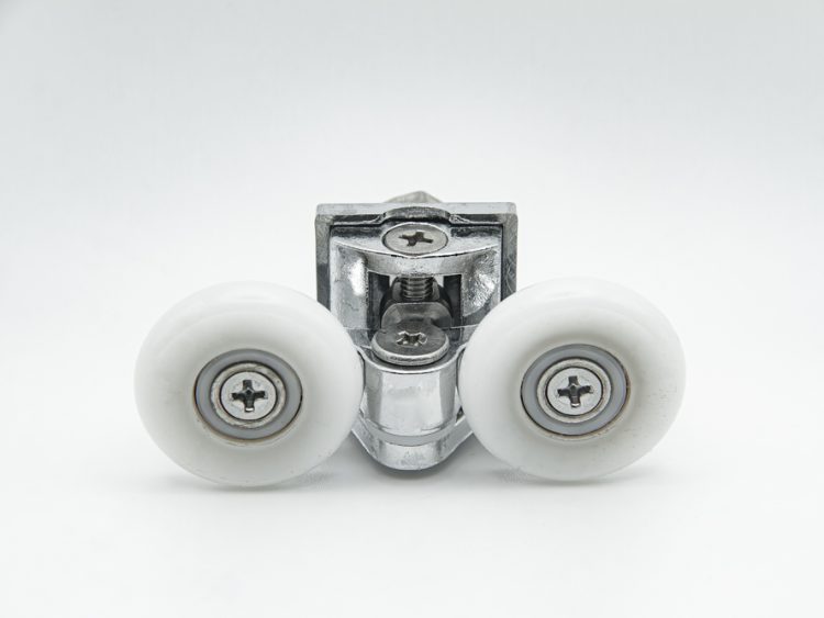 Rodamiento doble articulado con soporte cromado para mampara de ducha. Tornillo M6, diámetro rueda 25 mm. RAN (2 unidades)