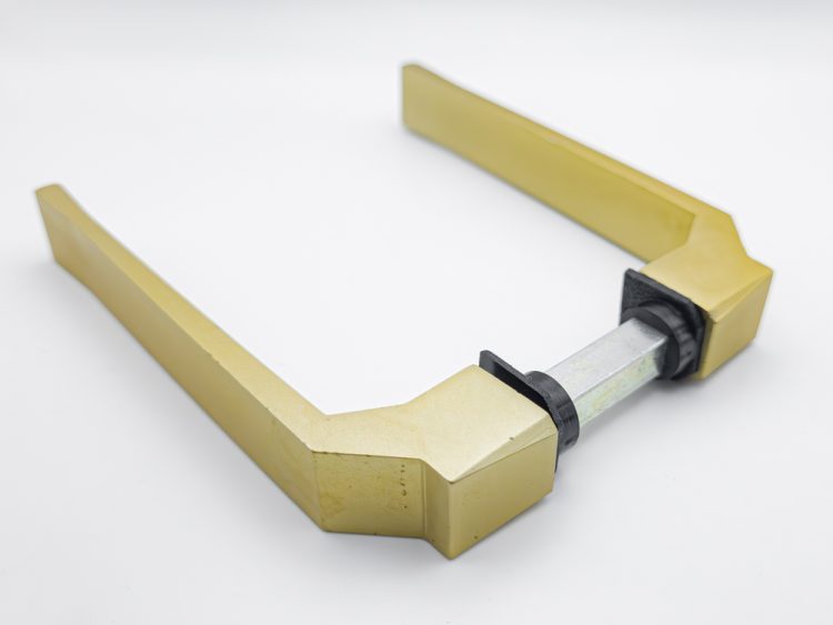 Manillas para puerta/ventana de aluminio con cuadradillo de 8 mm en color oro - RAN (1 JUEGO)