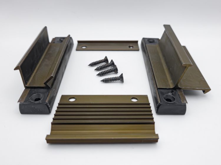 Juego cierre lateral superpuesto con tapón dcha e izq bronce. RAN (1JUEGO)