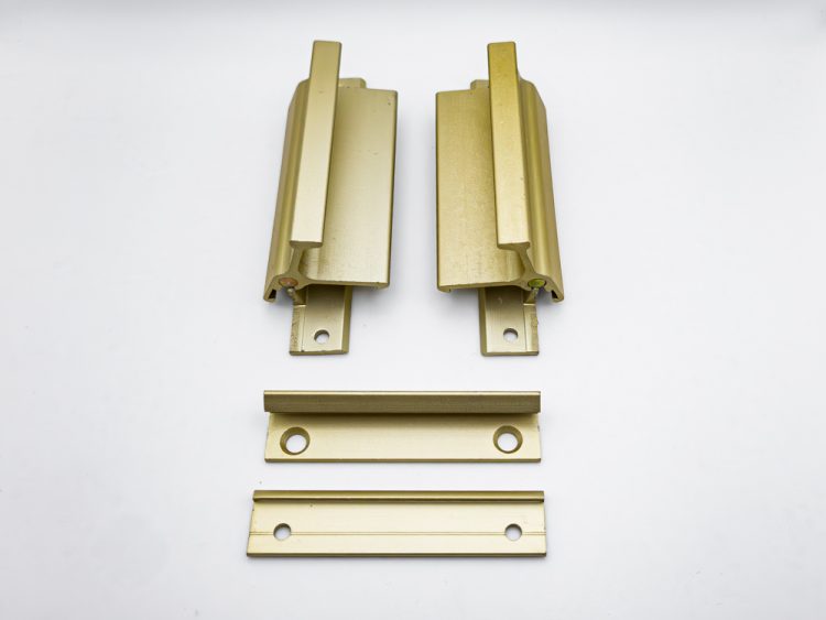 Juego cierre lateral superpuesto sin tapón dcha e izq oro. RAN (1 JUEGO)