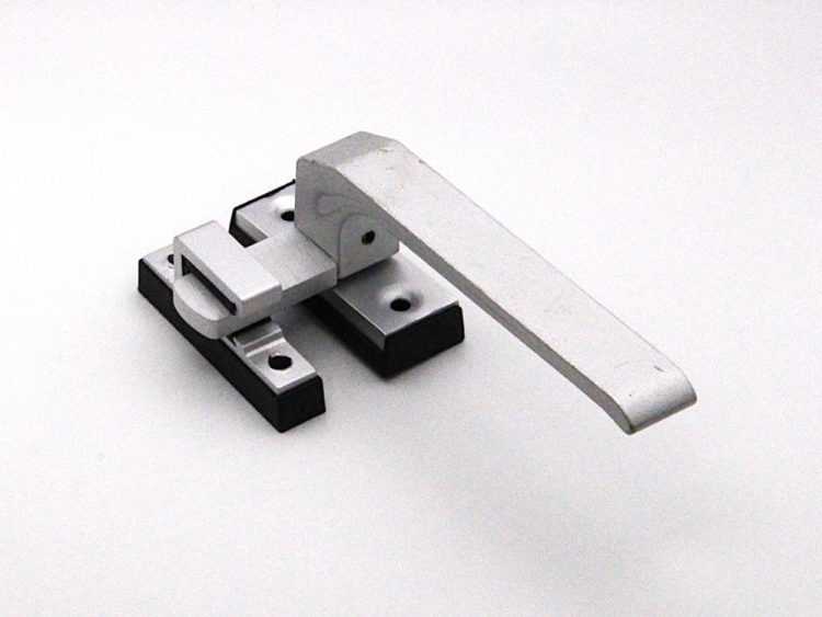 Cierre de presión con pala plana, modelo antiguo. Apertura derecha, color plata. RAN (1 UNIDAD)