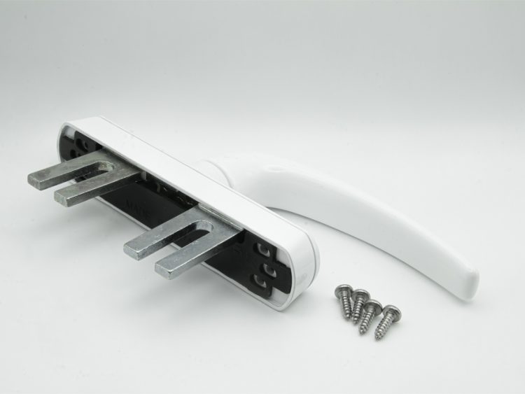 Cremona de accionamiento lateral. Apertura exterior, con patilla de 38 mm, color blanco. RAN (1 unidad)