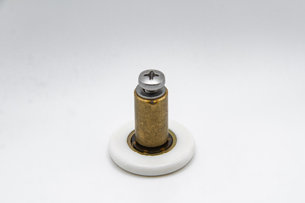 Rueda para mampara frontal con rodamiento de bolas y prolongador de 17 mm. Eje roscado M4, diámetro 26 mm. RAN (4 unidades)