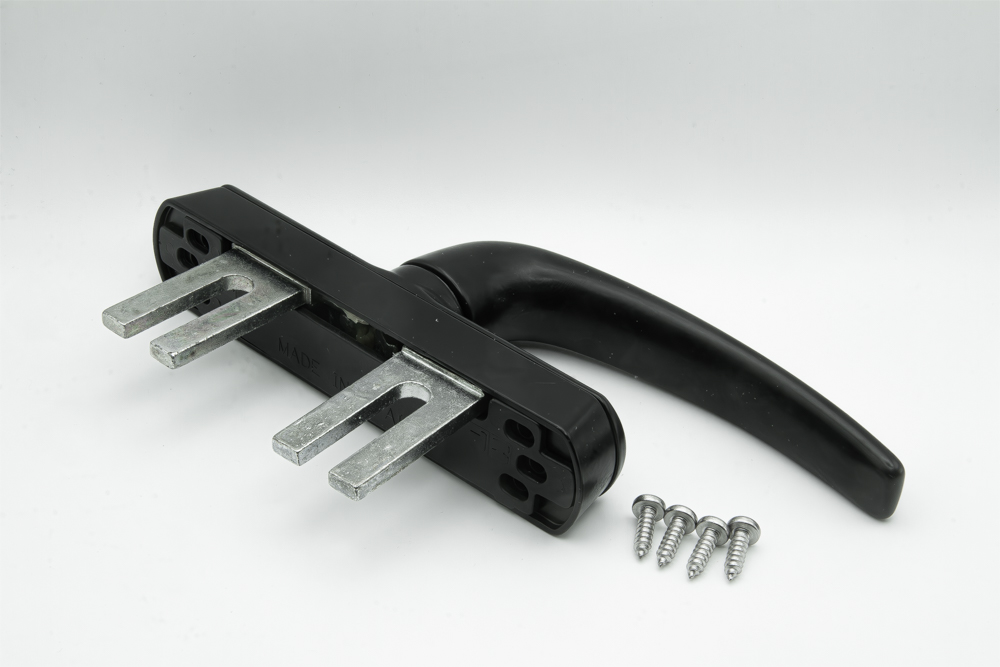 Cremona de accionamiento lateral. Apertura exterior, con patilla de 38 mm, color negro. RAN (1 UNIDAD)