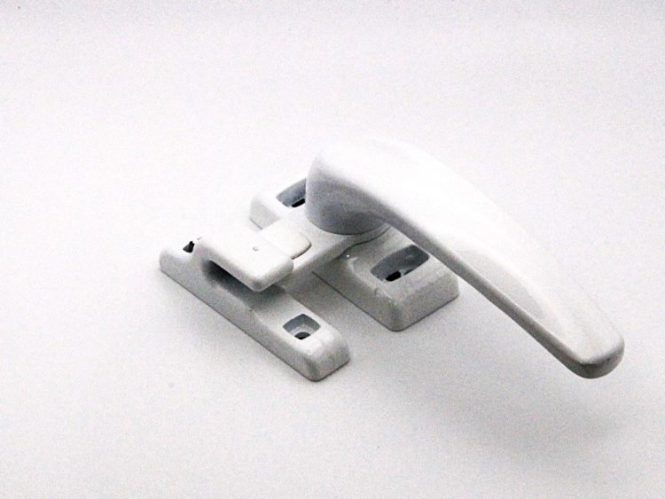 Cierre de presión con pala plana. Apertura derecha, color blanco. RAN ( 1 UNIDAD )