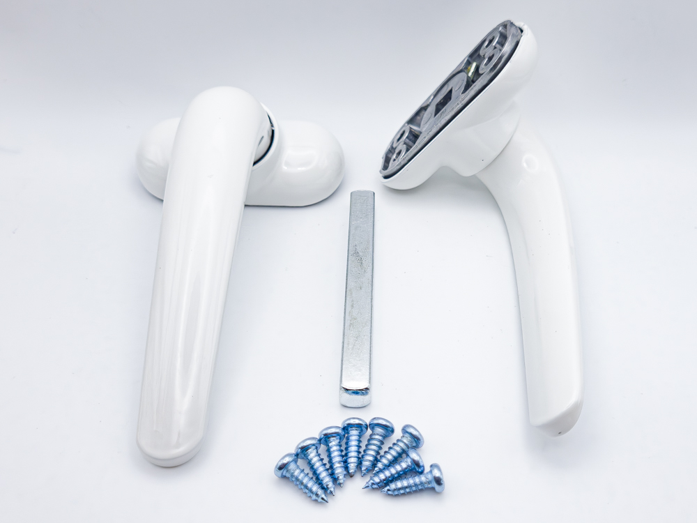 Juego de manillas recuperables con escudo para puerta/ventana de aluminio, con cuadradillo de 8 mm. Color blanco. RAN (1 JUEGO)