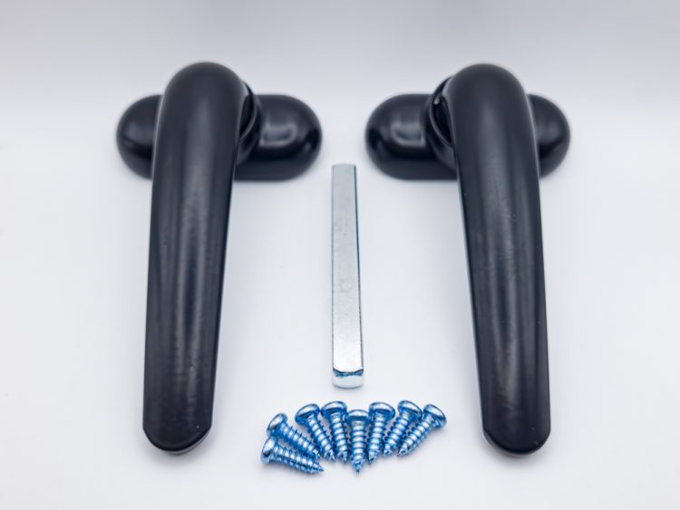 Juego de manillas recuperables con escudo para puerta/ventana de aluminio, con cuadradillo de 8 mm. Color negro. RAN ( 1 JUEGO)