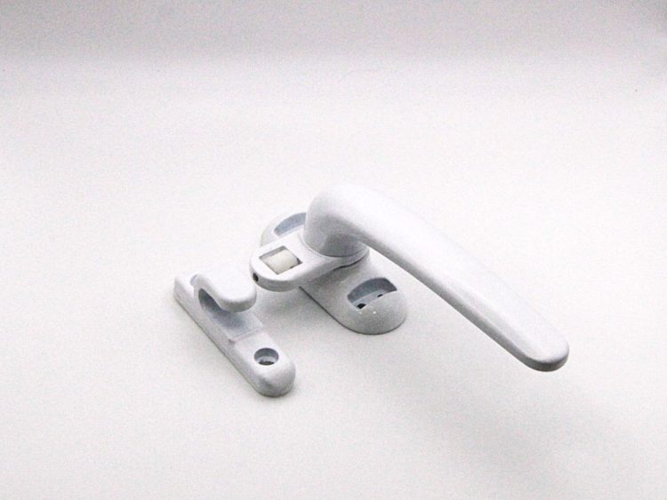 Cierre de presión con pala plana. Apertura derecha, color blanco. RAN (1 UNIDAD)