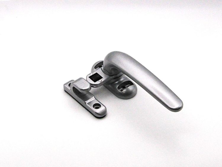 Cierre de presión ECO con pala plana, apertura derecha, color plata. RAN