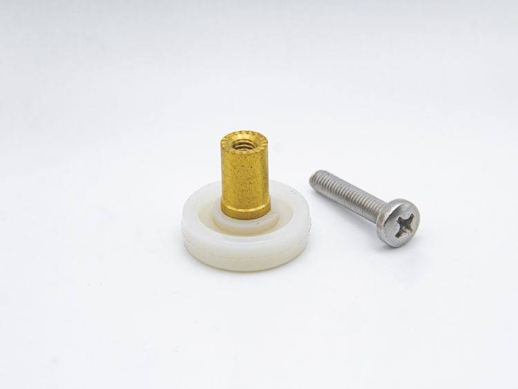 Rueda de nylon para mampara con rodamiento de casquillo, pista lisa, cuello largo. Eje roscado M4, diámetro 21 mm. RAN (2 UNIDADES)