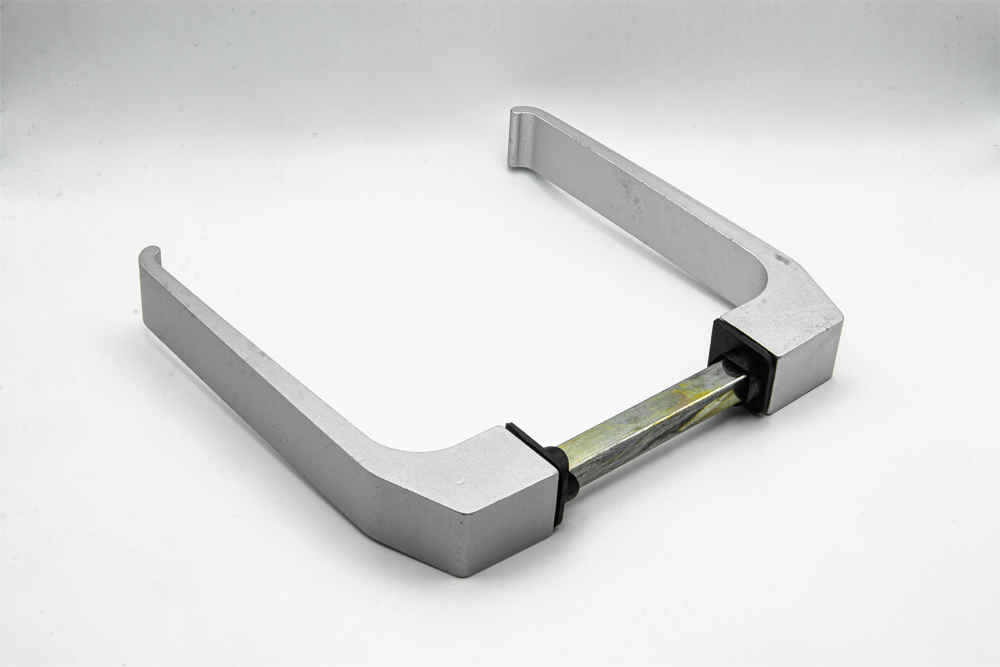 Juego de manillas para puerta/ventana de aluminio con cuadradillo de 8 mm. Color plata. RAN (1 JUEGO)