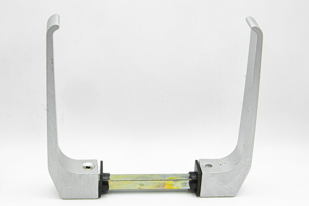 Juego de manillas para puerta/ventana de aluminio con cuadradillo de 8 mm. Color plata. RAN (1 JUEGO) - Imagen 3