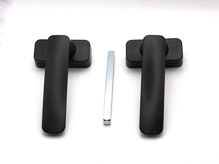 Juego de manillas recuperables con escudo para puerta/ventana de aluminio, con cuadradillo de 8 mm. Modelo Cerrato, color negro. RAN (1 JUEGO)