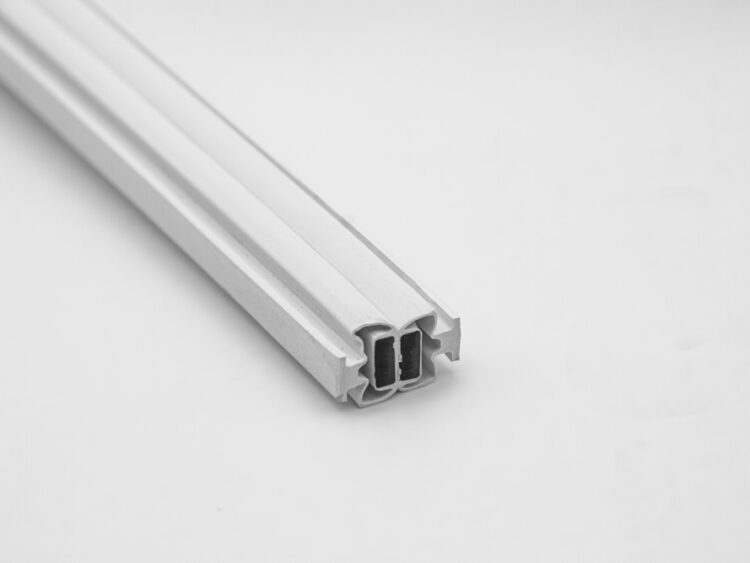 Juego de perfiles de goma magnéticos para mamparas con marco de aluminio con cierre frontal. Pestaña de 6 mm (2 tiras de 2 metros). RAN