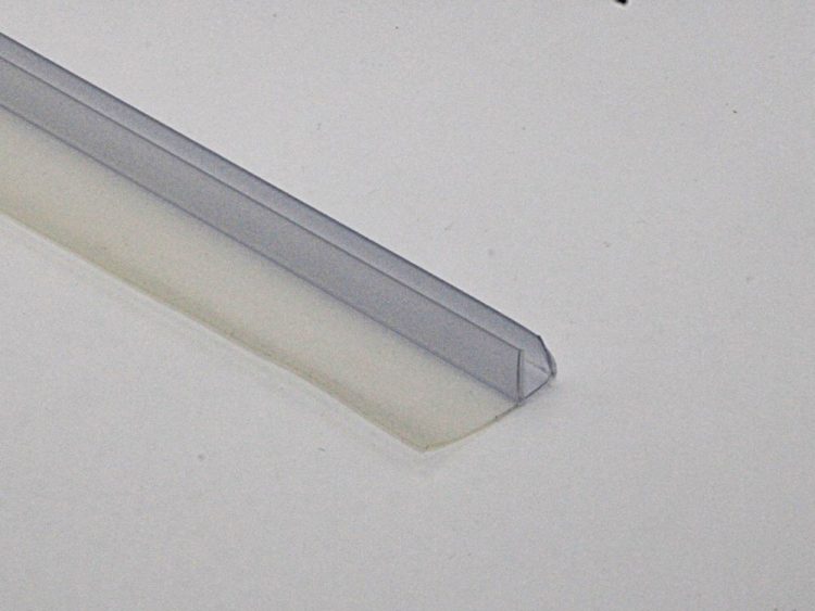 Perfil de cruce para mamparas con puerta corredera, con pestaña/ala de 20 mm. Caja de 6 mm (2m). RAN